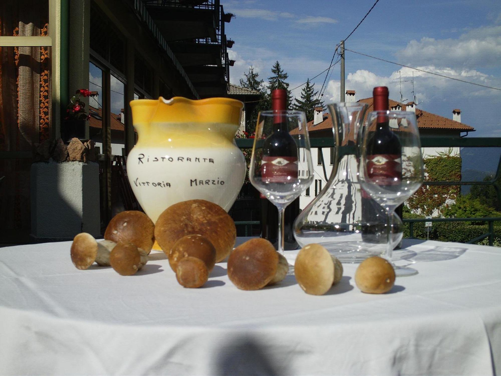 Budget Hotel Vittoria & Ristorante Marzio Exteriér fotografie