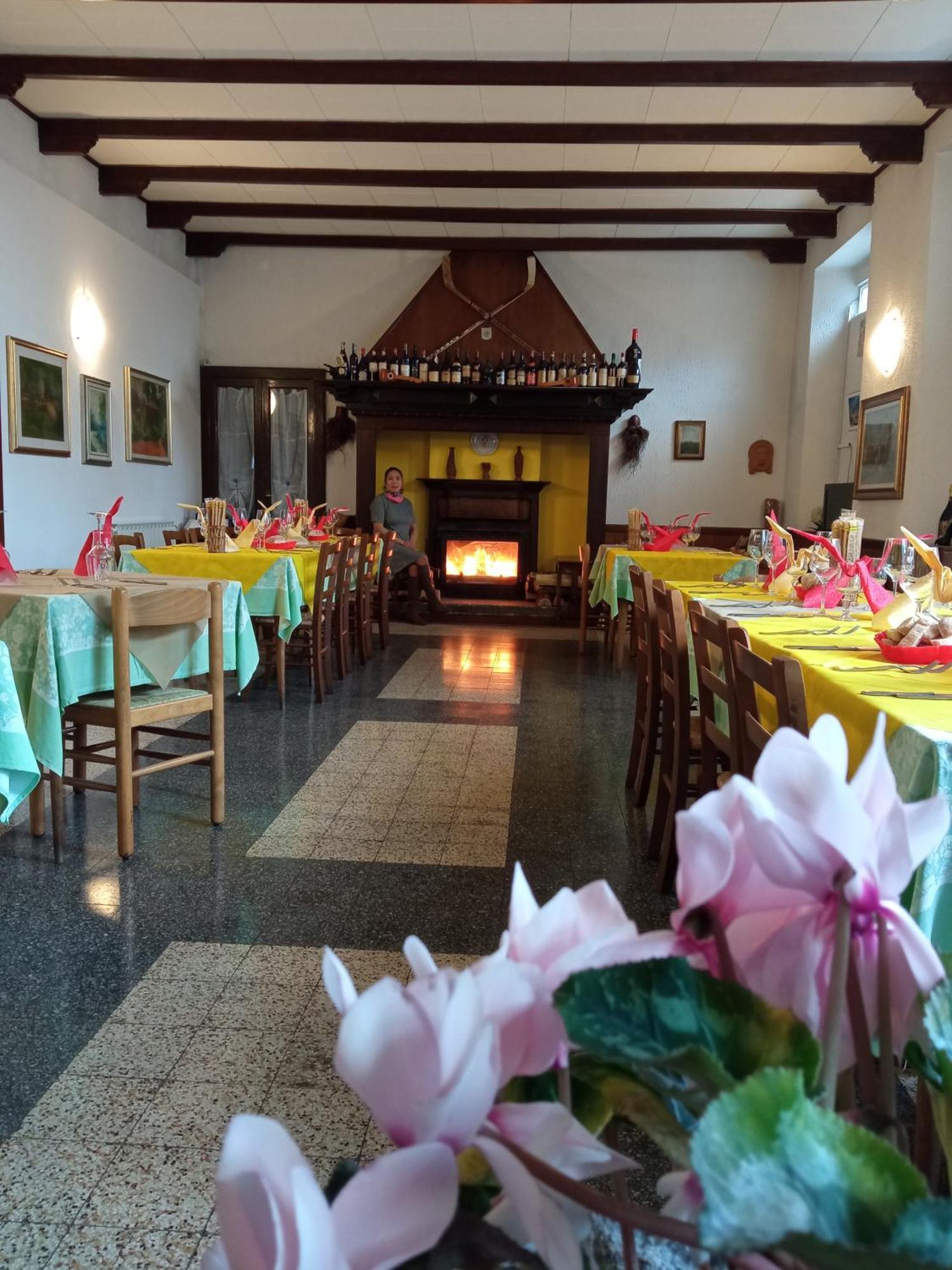 Budget Hotel Vittoria & Ristorante Marzio Exteriér fotografie